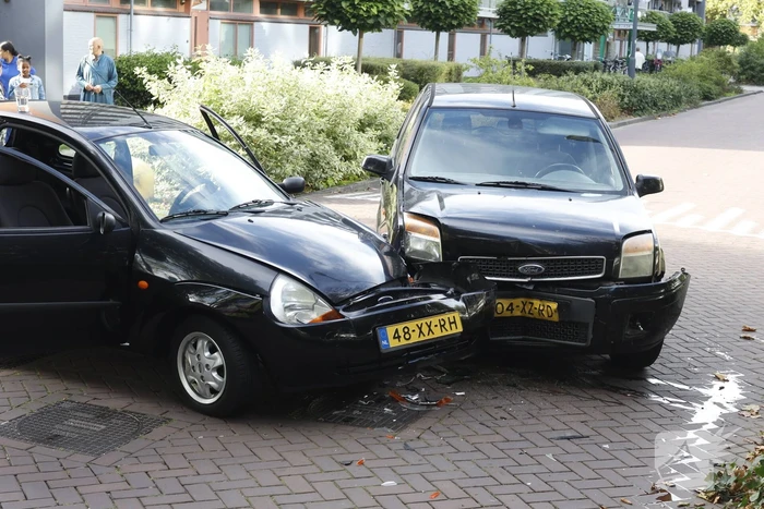 Flinke schade bij botsing op kruispunt