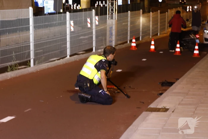 Twee wegebruikers botsen op fietspad