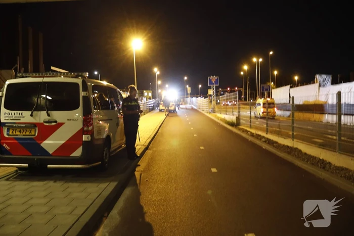 Twee wegebruikers botsen op fietspad