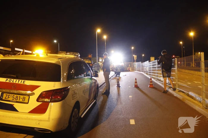 Twee wegebruikers botsen op fietspad
