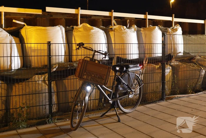 Twee wegebruikers botsen op fietspad