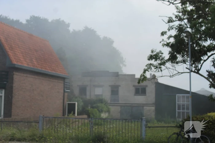 Flinke brand in schuur en hooibalen