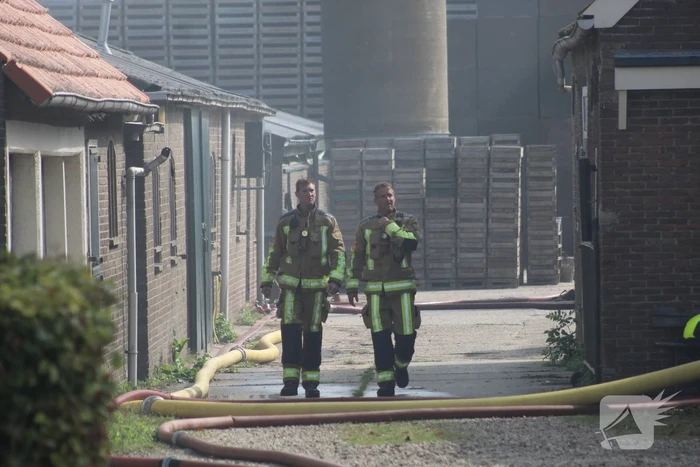Flinke brand in schuur en hooibalen