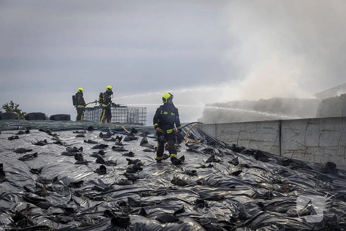 Flinke brand in schuur en hooibalen