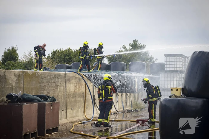 Flinke brand in schuur en hooibalen