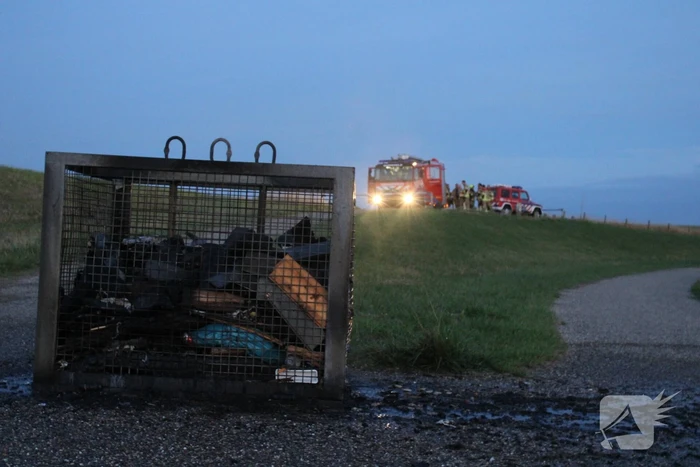 Brand in afvalcontainer snel geblust