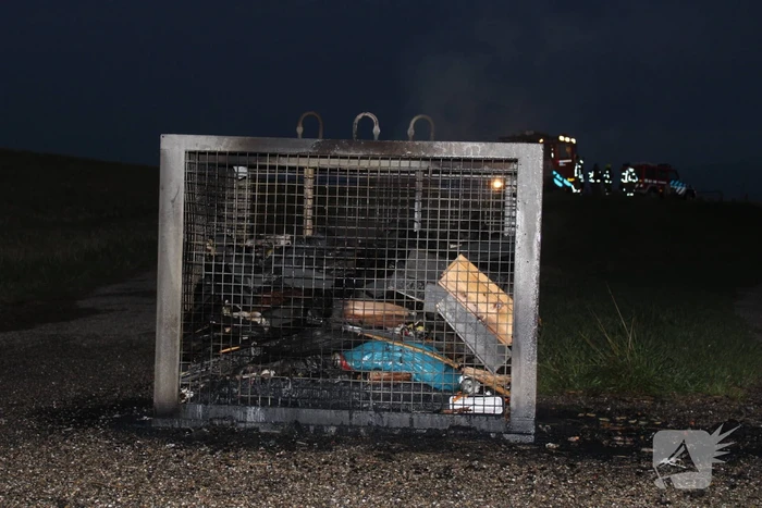 Brand in afvalcontainer snel geblust