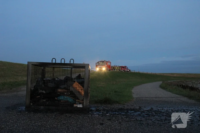 Brand in afvalcontainer snel geblust