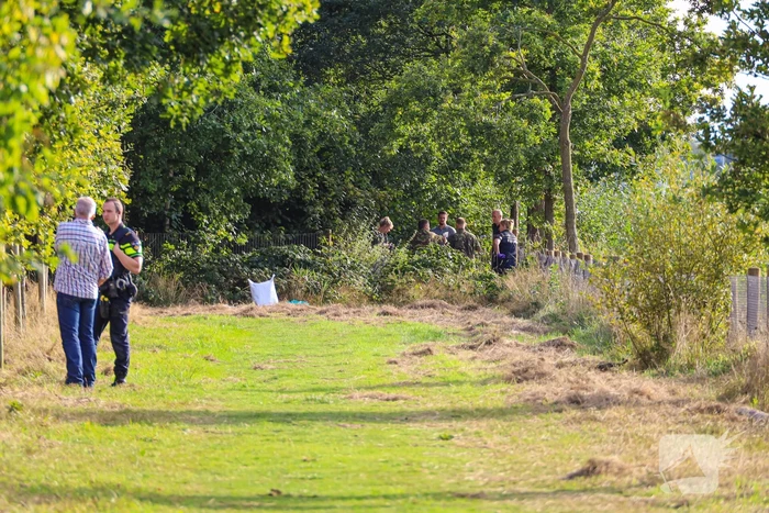 Explosieven Opruimingsdienst doet onderzoek op perceel langs snelweg