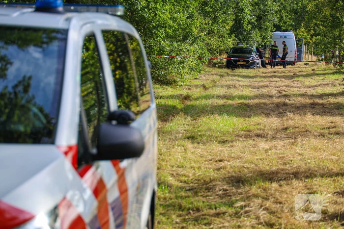 Explosieven Opruimingsdienst doet onderzoek op perceel langs snelweg
