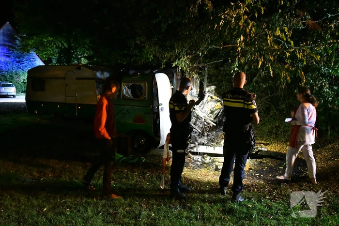 Sissende gasfles bij brand in caravan
