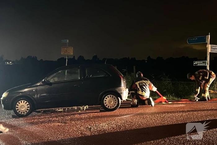 Bestuurder mist bocht belandt te water