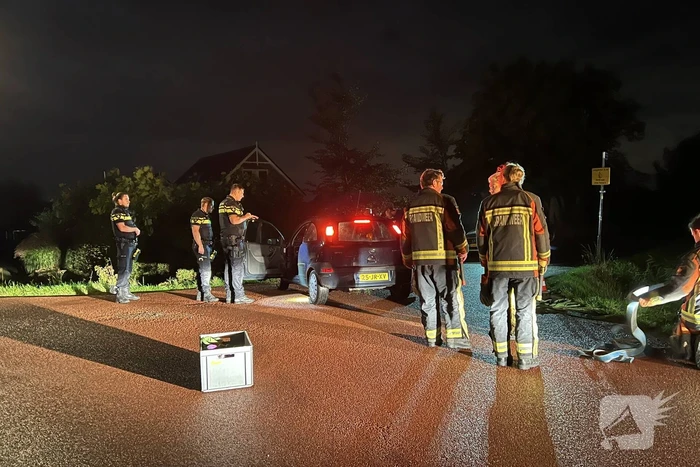 Bestuurder mist bocht belandt te water