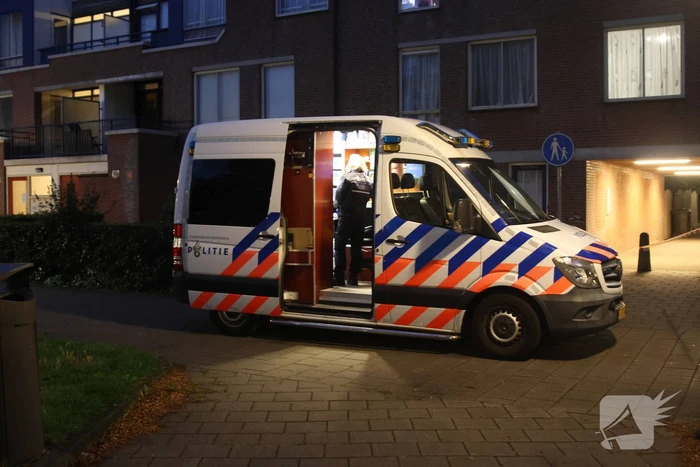 Schoten gelost op raam van woning