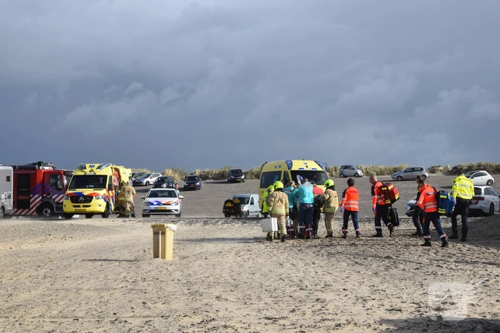 Kitesurfer zwaargewond bij kiteongeval op Brouwersdam
