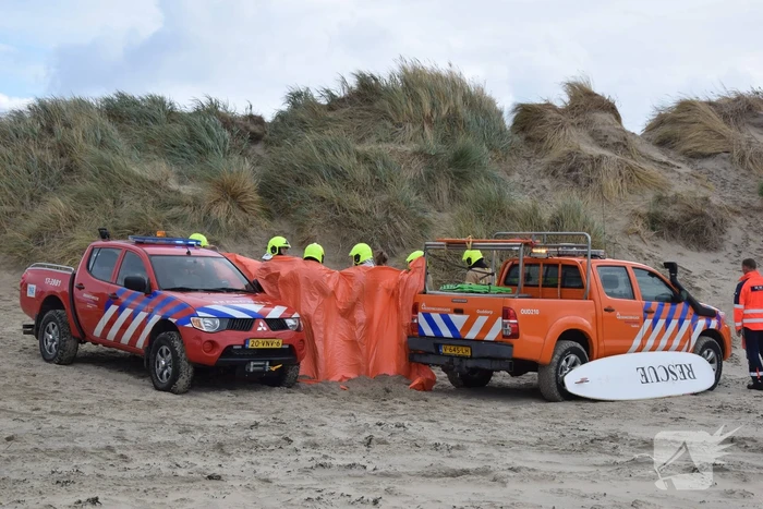 Kitesurfer zwaargewond bij kiteongeval op Brouwersdam
