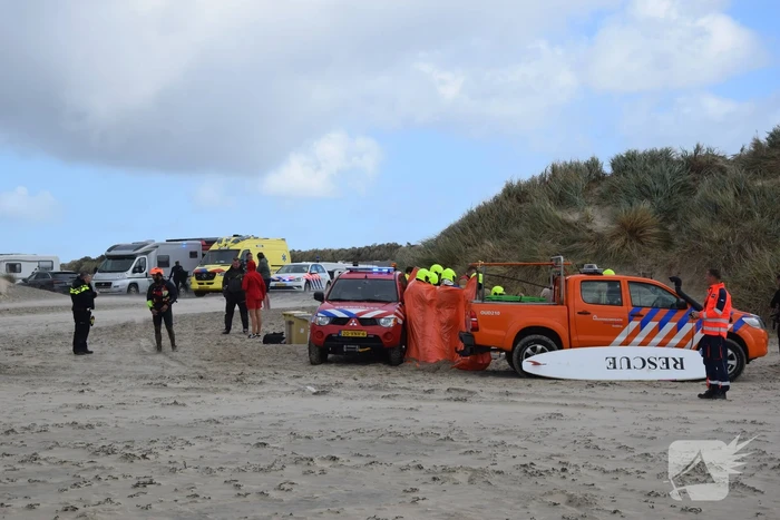 Kitesurfer zwaargewond bij kiteongeval op Brouwersdam