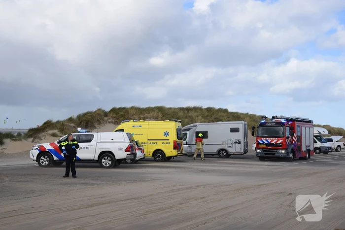 Kitesurfer zwaargewond bij kiteongeval op Brouwersdam