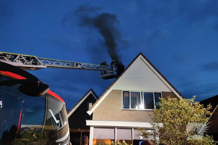 Veel rookontwikkeling bij schoorsteenbrand
