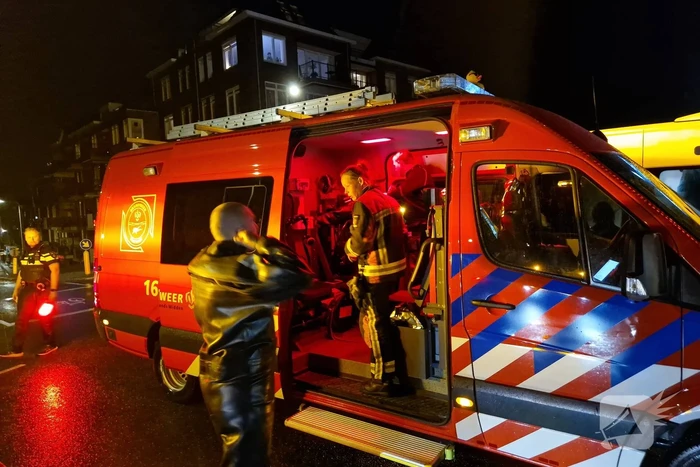 Twee inzittenden voertuig gered uit water