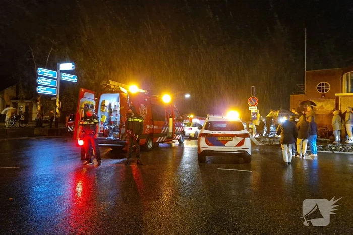 Twee inzittenden voertuig gered uit water