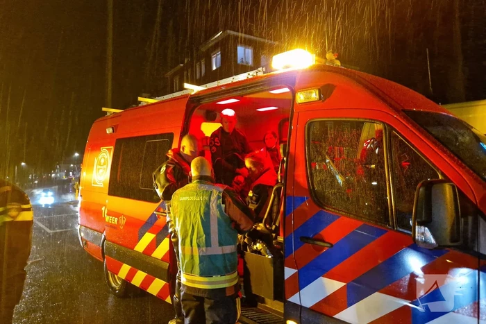 Twee inzittenden voertuig gered uit water