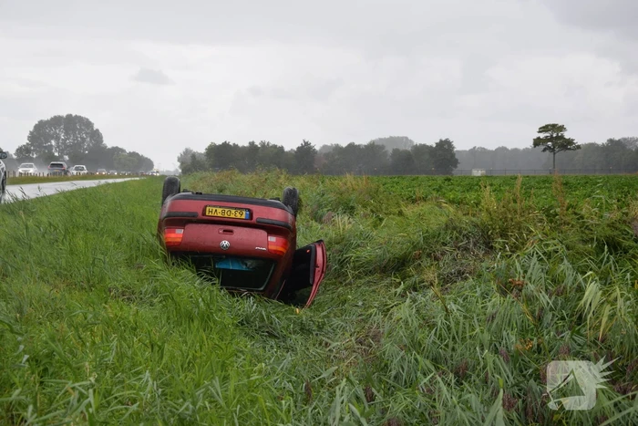 Auto op de kop, beschonken bestuurder aangehouden