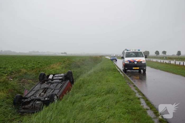 Auto op de kop, beschonken bestuurder aangehouden