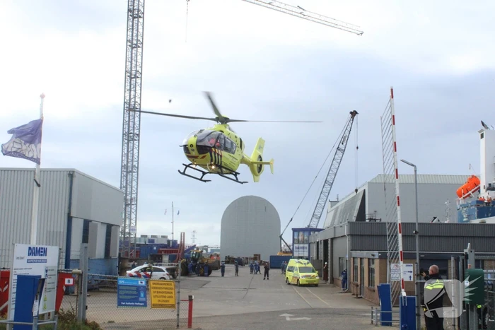 Persoon ernstig gewond na val in ruim van vrachtschip