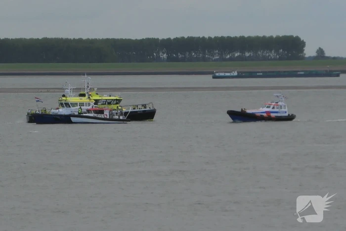 Brand na mogelijk explosie op schip Westerschelde