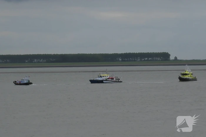 Brand na mogelijk explosie op schip Westerschelde
