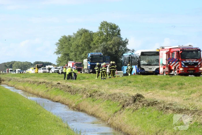Gewonde bij aanrijding met lijnbus en auto