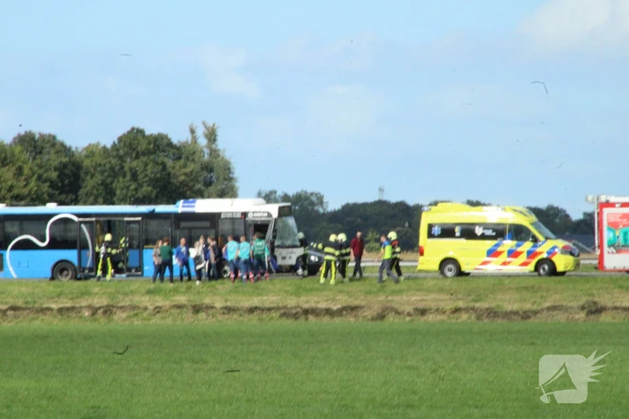 Gewonde bij aanrijding met lijnbus en auto