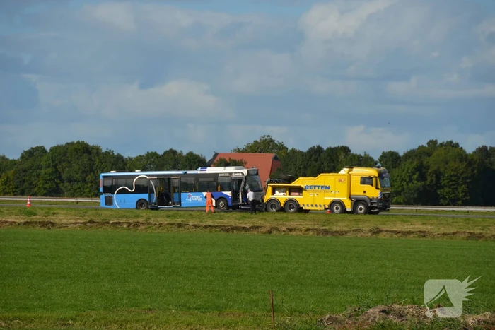 Gewonde bij aanrijding met lijnbus en auto