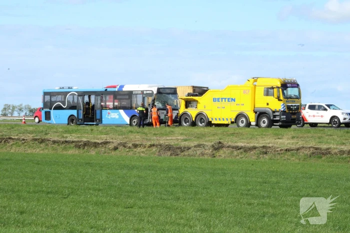 Gewonde bij aanrijding met lijnbus en auto