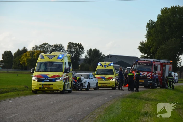 Auto belandt in sloot na ongeval
