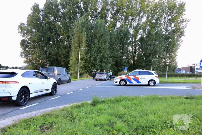 Frontale botsing tussen scooterrijder en fietser