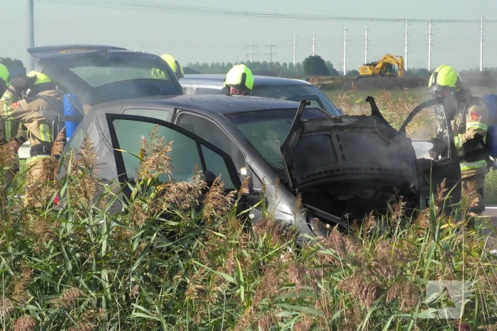 Auto total-loss vanwege brand in motorcompartiment
