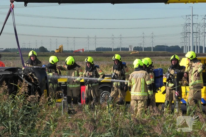 Auto total-loss vanwege brand in motorcompartiment
