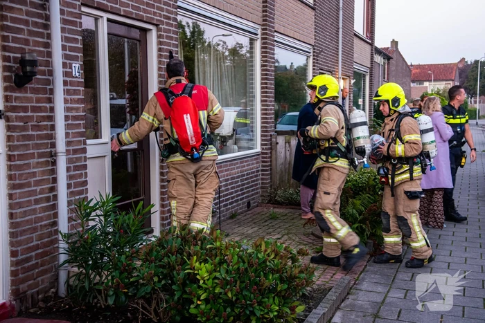 Bewoner ademt rook in bij keukenbrand