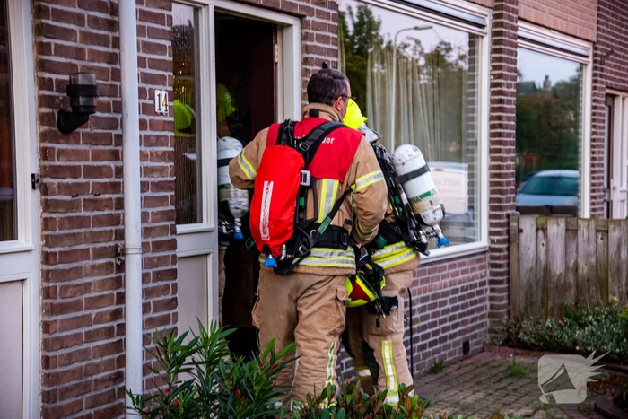 Bewoner ademt rook in bij keukenbrand