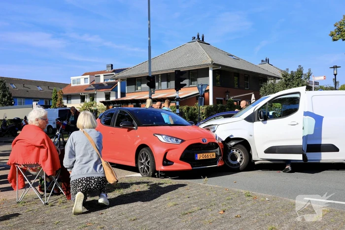 Drie voertuigen betrokken bij botsing