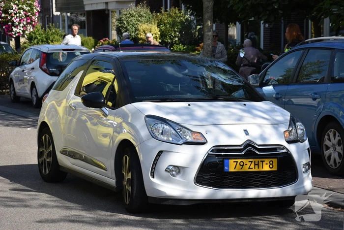 Inparkerende automobilist zorgt voor ongeval