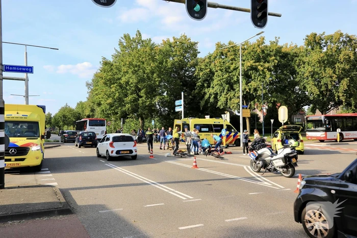 Overstekende hardloper geschept door lijnbus