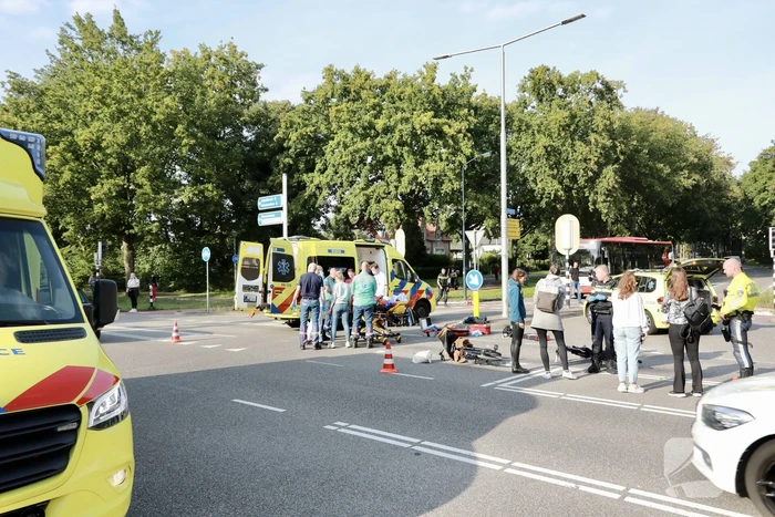 Overstekende hardloper geschept door lijnbus