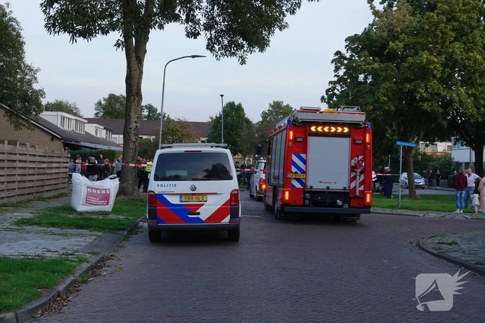Automobilist rijdt woning binnen