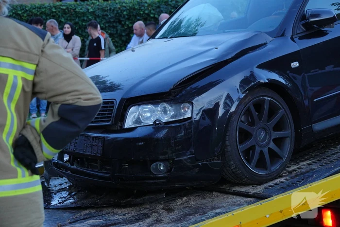 Automobilist rijdt woning binnen