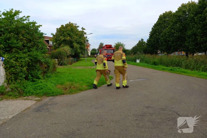 Brandweer blust brand in gebouw
