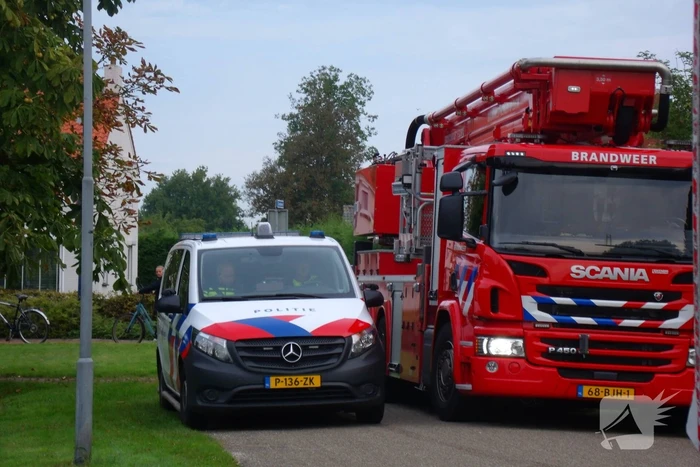 Brandweer blust brand in gebouw