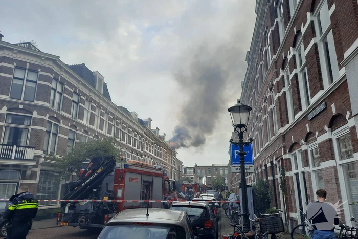 Veel rook wegens grote brand in dak